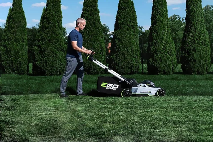 self propelled push lawn mowers